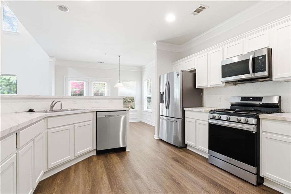 3 bedroom, 2 bathroom, 1,740 sq ft single family residence for sale at 224 Brookhaven Court, Acworth, GA 30102 — photo 2