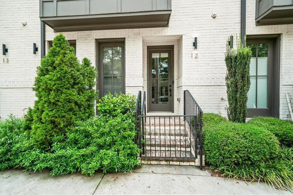 3 bedroom, 4 bathroom, 2,811 sq ft townhouse sold at 574 Boulevard Place 12, Atlanta, GA 30308