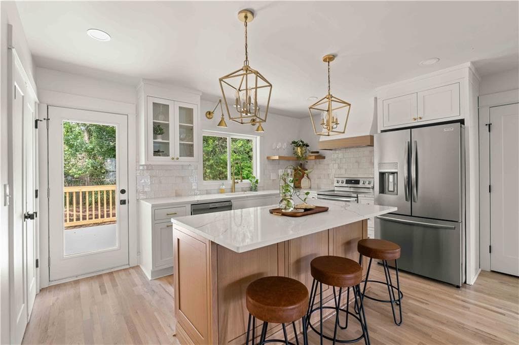 3 bedroom, 2 bathroom, 1,102 sq ft single family residence under contract at 75 Otis Street, Marietta, GA 30060 — photo 3