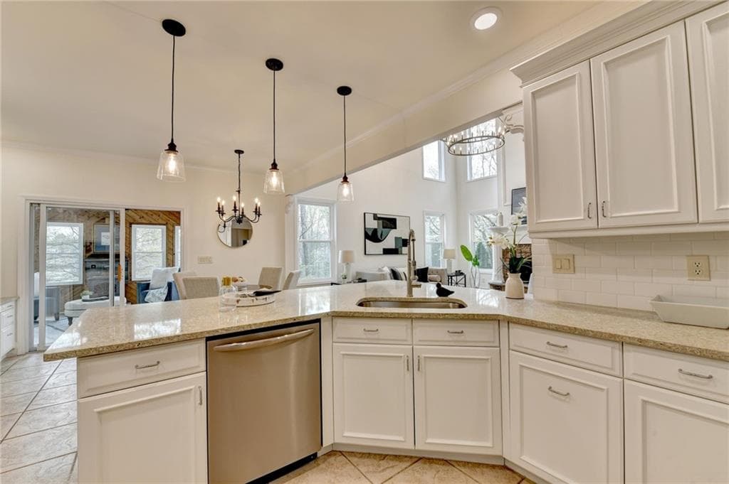4 bedroom, 5 bathroom, 5,178 sq ft single family residence for sale at 6336 Old Shadburn Ferry Road, Buford, GA 30518 — photo 10