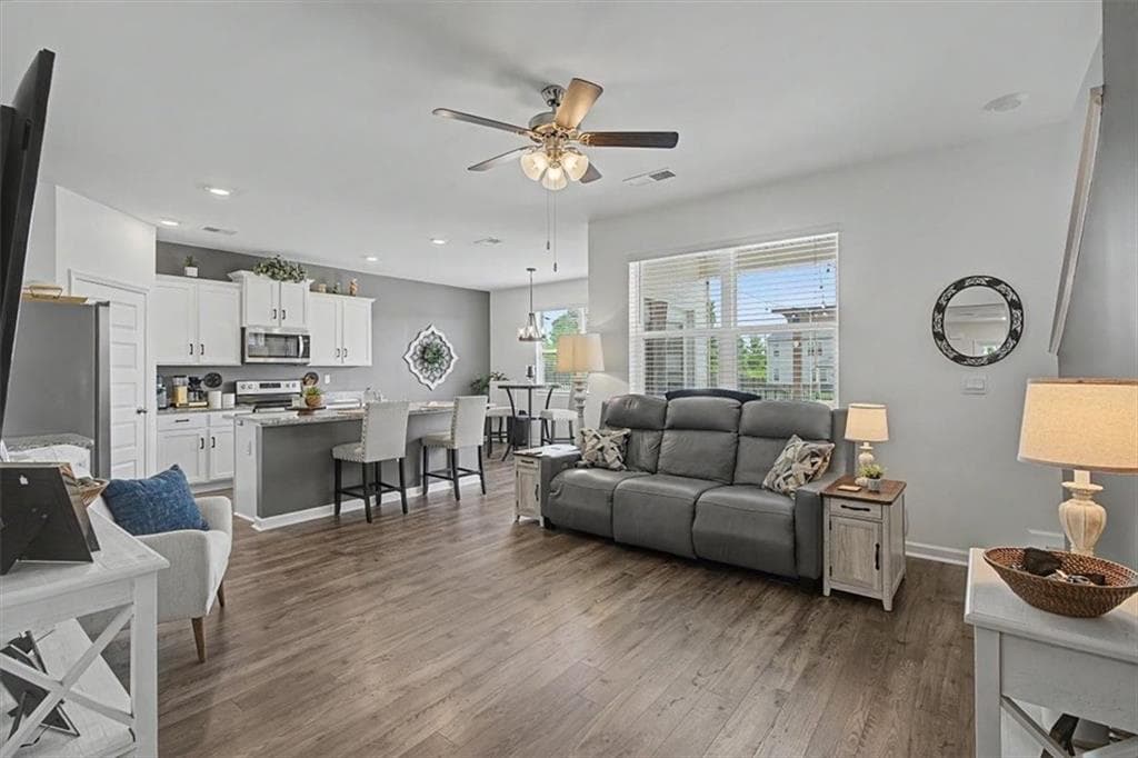 3 bedroom, 3 bathroom, 1,681 sq ft single family residence under contract at 118 Gaston Court, Hoschton, GA 30548 — photo 8