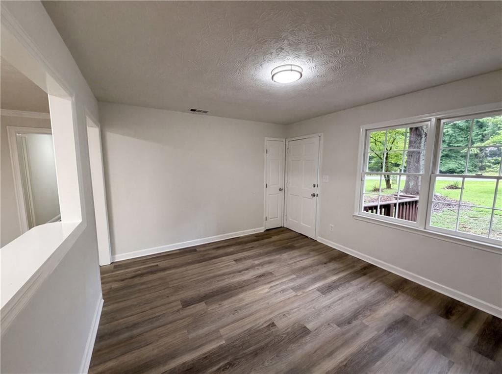 3 bedroom, 1 bathroom, 1,187 sq ft single family residence under contract at 500 Kilcrease Road, Auburn, GA 30011 — photo 3