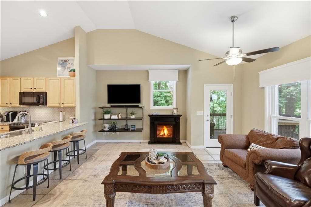 3 bedroom, 3 bathroom, 2,000 sq ft single family residence under contract at 136 Highland Court, Martin, GA 30557 — photo 5