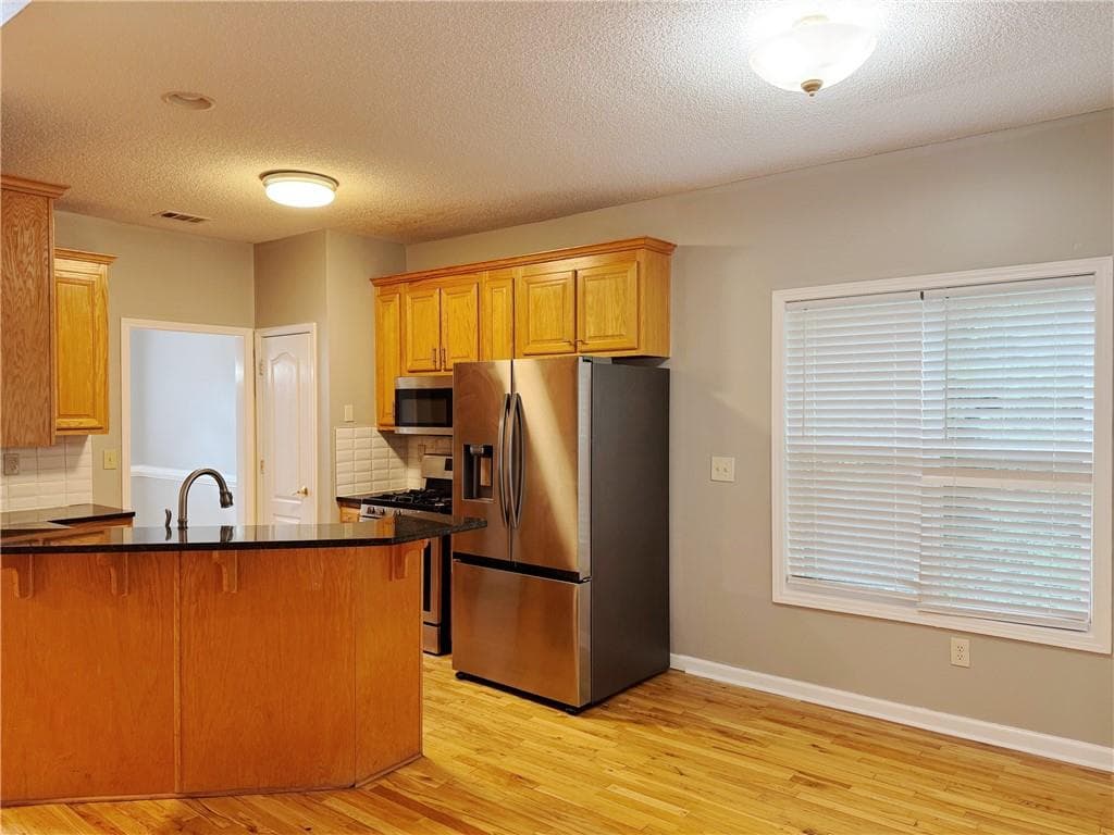5 bedroom, 4 bathroom, 1,999 sq ft single family residence for sale at 522 Morgan Court, Hampton, GA 30228 — photo 4
