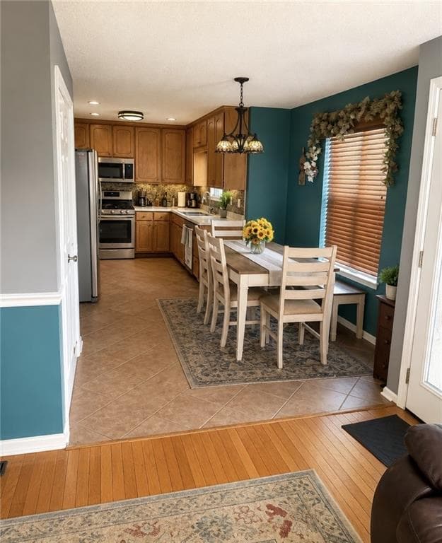 4 bedroom, 4 bathroom, 1,915 sq ft single family residence under contract at 5926 Colonnade Drive, Rex, GA 30273 — photo 5