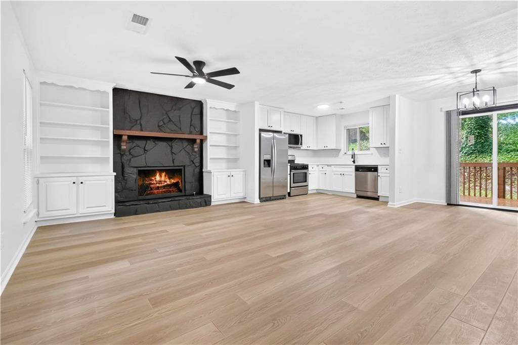 5 bedroom, 3 bathroom, 1,680 sq ft single family residence under contract at 3292 Mixon Way, Stone Mountain, GA 30087 — photo 5