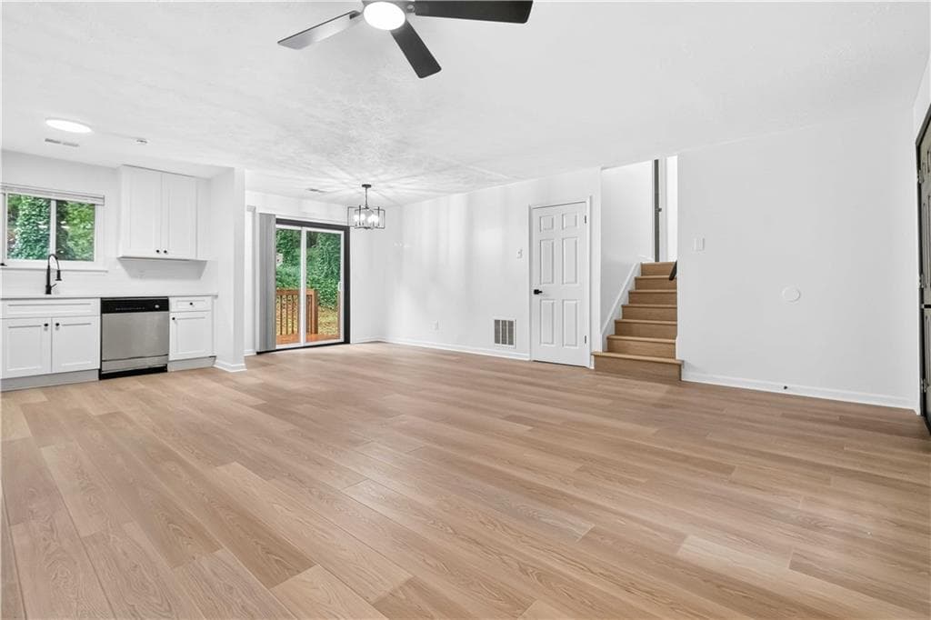 5 bedroom, 3 bathroom, 1,680 sq ft single family residence under contract at 3292 Mixon Way, Stone Mountain, GA 30087 — photo 6