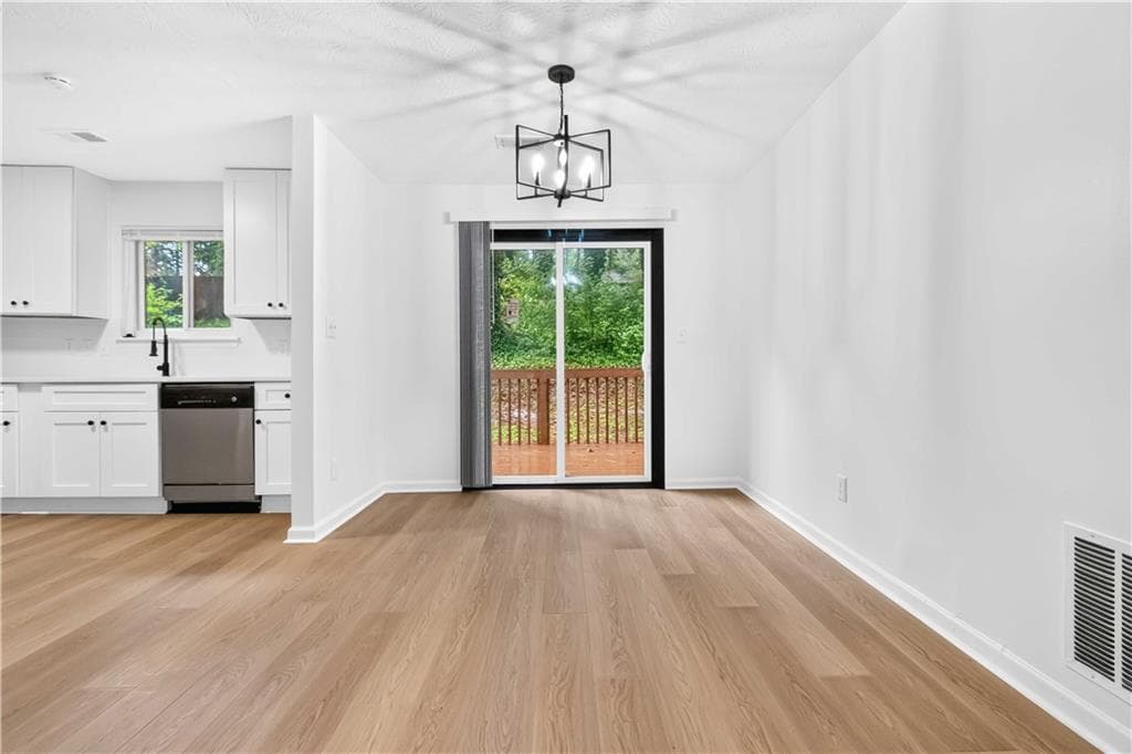 5 bedroom, 3 bathroom, 1,680 sq ft single family residence under contract at 3292 Mixon Way, Stone Mountain, GA 30087 — photo 7