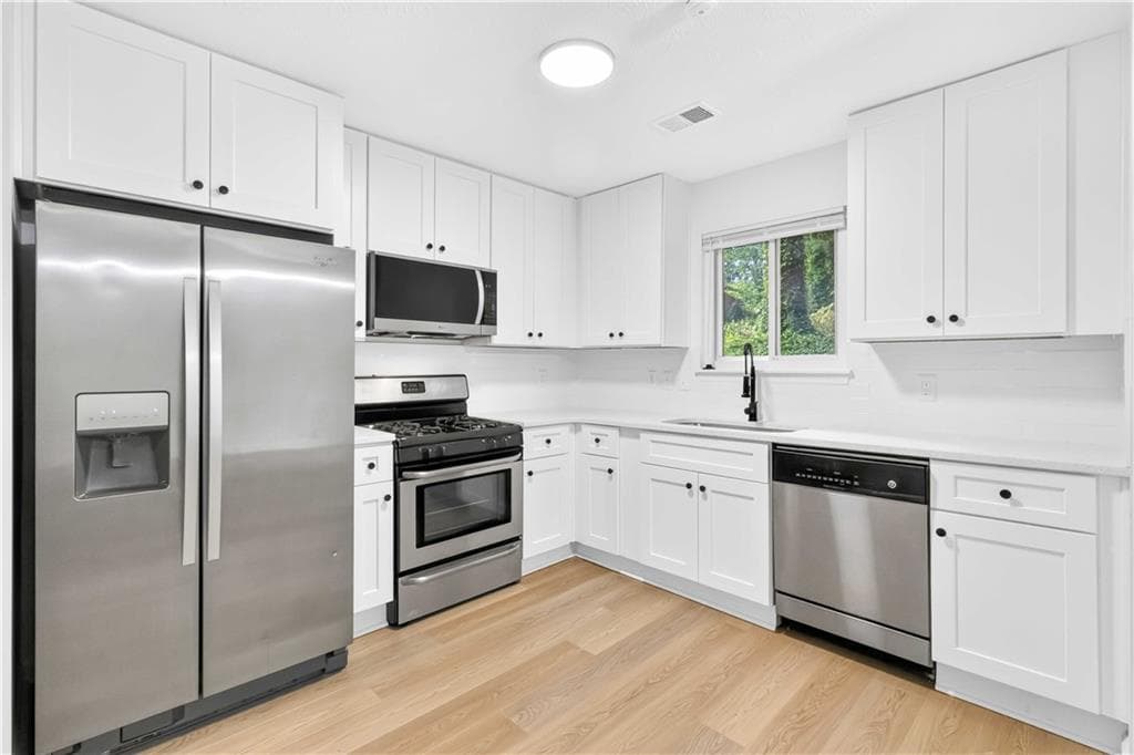 5 bedroom, 3 bathroom, 1,680 sq ft single family residence under contract at 3292 Mixon Way, Stone Mountain, GA 30087 — photo 9