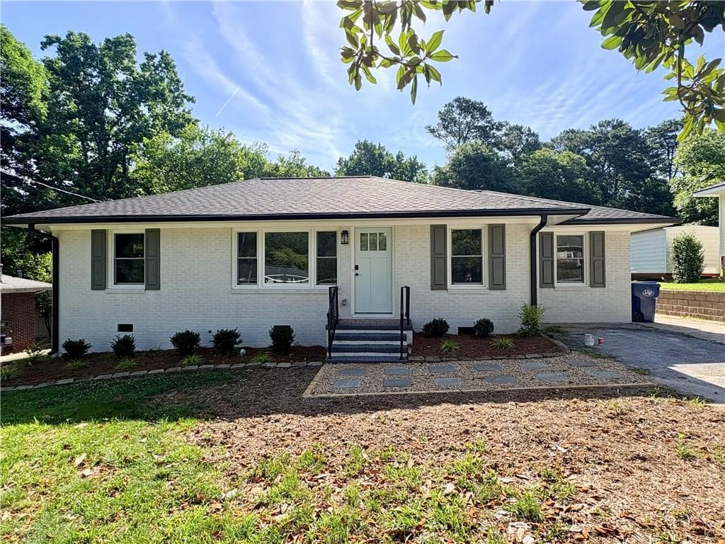 3 bedroom, 2 bathroom, 1,214 sq ft single family residence for sale at 237 S Myrtle Street, Winder, GA 30680 — photo 1 of 32