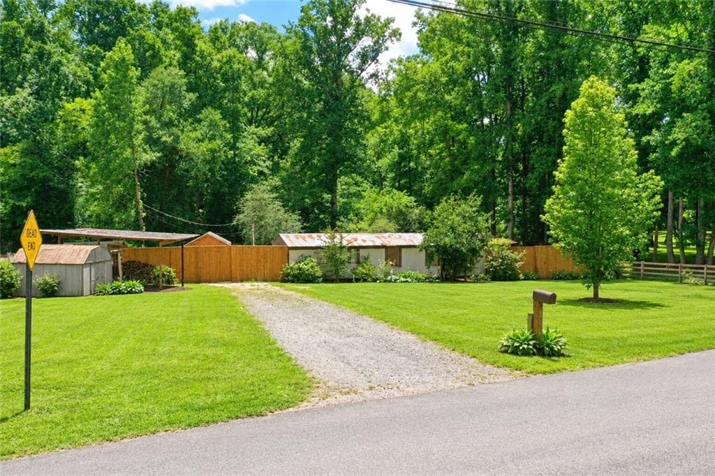 2 bedroom, 1 bathroom, 960 sq ft single family residence for sale at 236 Pinewood Trail, Dawsonville, GA 30534