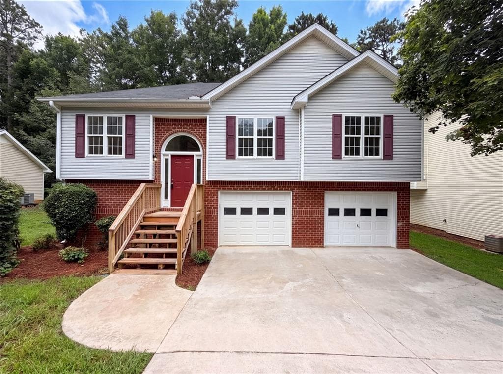 4 bedroom, 3 bathroom, 1,705 sq ft single family residence under contract at 325 Spring Lake Court, Athens, GA 30605