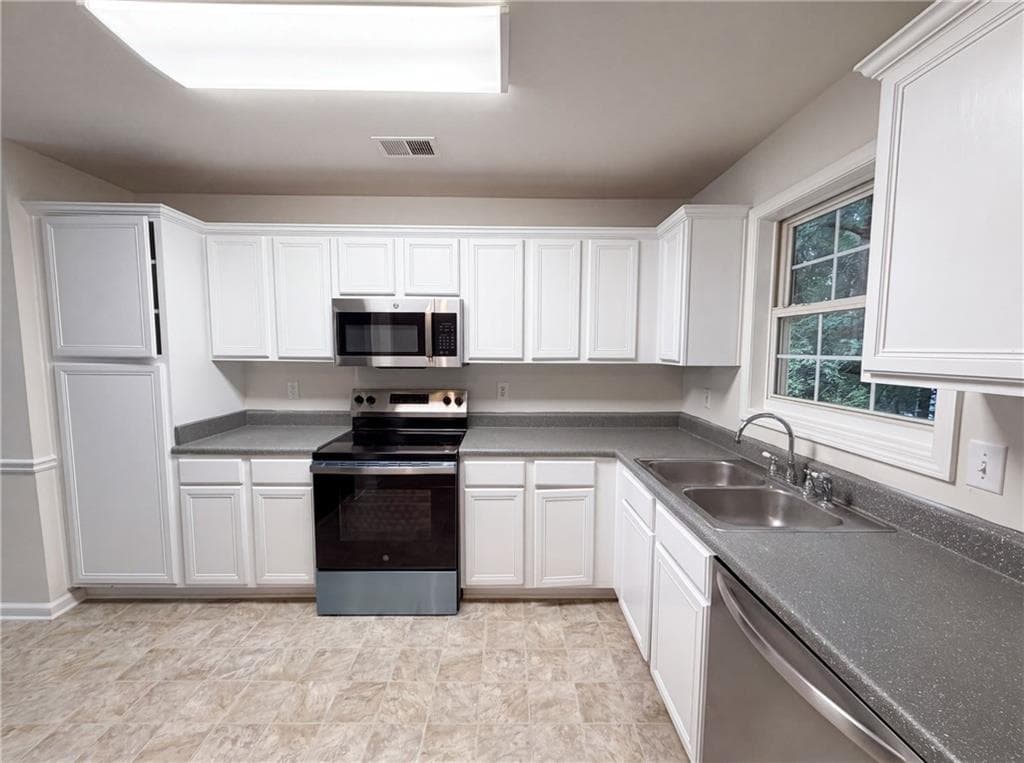 4 bedroom, 3 bathroom, 1,705 sq ft single family residence under contract at 325 Spring Lake Court, Athens, GA 30605 — photo 6