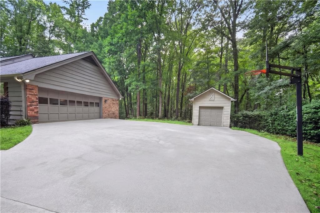 4 bedroom, 3 bathroom, 1,892 sq ft single family residence for rent at 1955 Branchwood Court A, Snellville, GA 30078 for $2,300 a month — photo 4