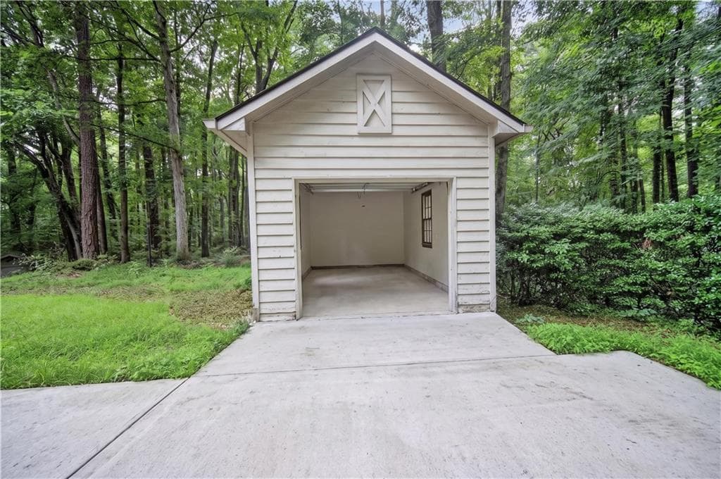 4 bedroom, 3 bathroom, 1,892 sq ft single family residence for rent at 1955 Branchwood Court A, Snellville, GA 30078 for $2,300 a month — photo 5