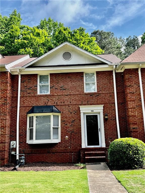 3 bedroom, 2 bathroom, 1,536 sq ft townhouse under contract at 10 Huntington Place Drive, Atlanta, GA 30350