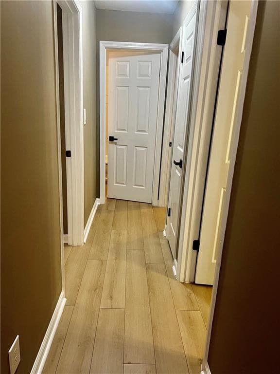3 bedroom, 2 bathroom, 1,536 sq ft townhouse under contract at 10 Huntington Place Drive, Atlanta, GA 30350 — photo 10