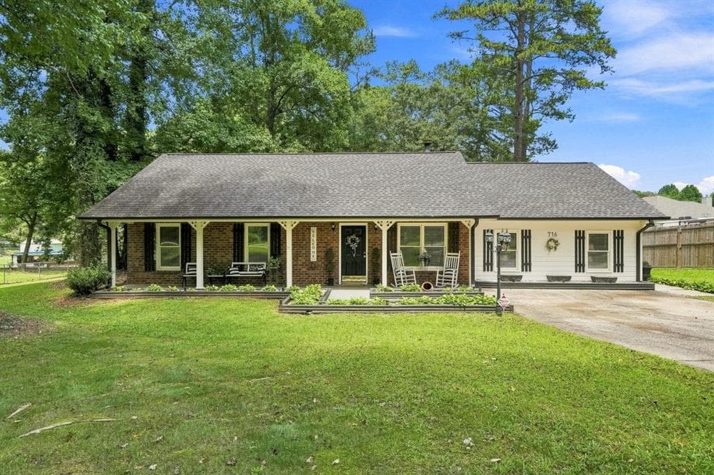 3 bedroom, 2 bathroom, 1,560 sq ft single family residence for sale at 716 County Line Auburn Road, Winder, GA 30680 — photo 2