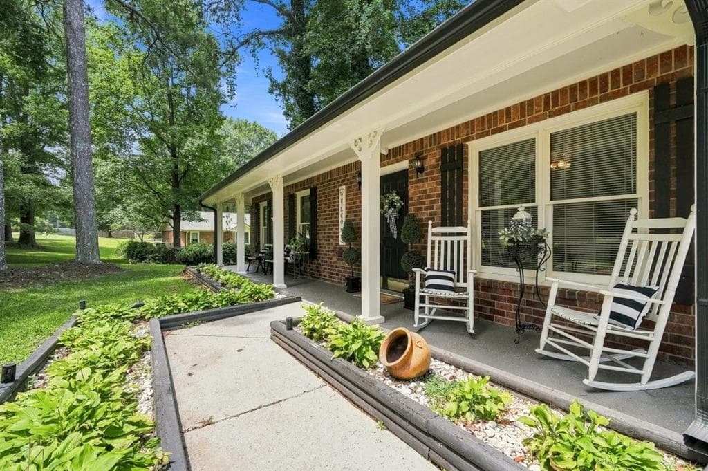 3 bedroom, 2 bathroom, 1,560 sq ft single family residence for sale at 716 County Line Auburn Road, Winder, GA 30680 — photo 3