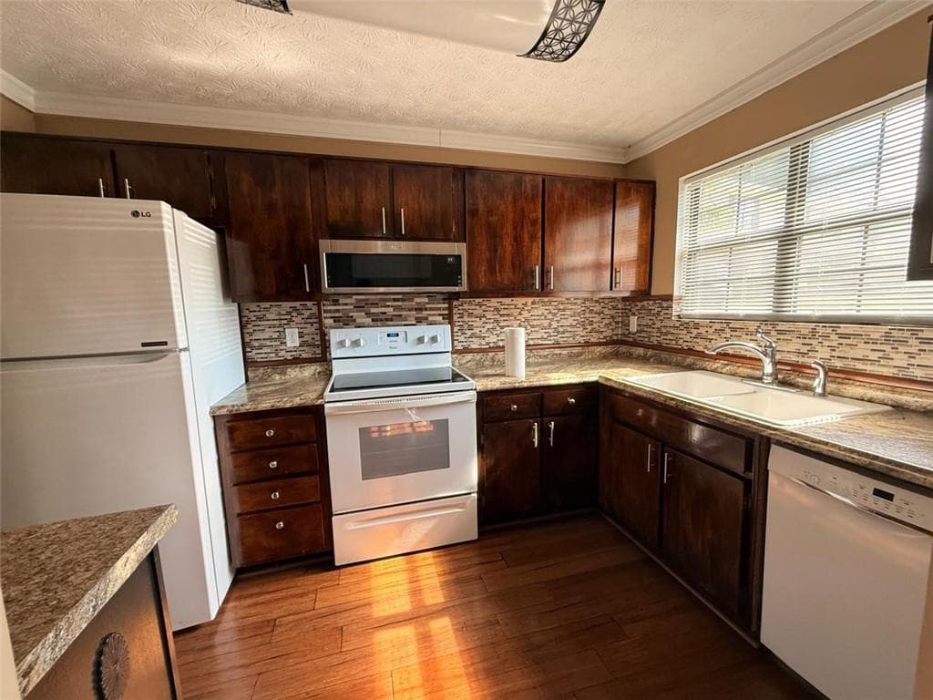 3 bedroom, 3 bathroom, 1,864 sq ft condominium for sale at 2510 Hidden Cove Court, Gainesville, GA 30501 — photo 5