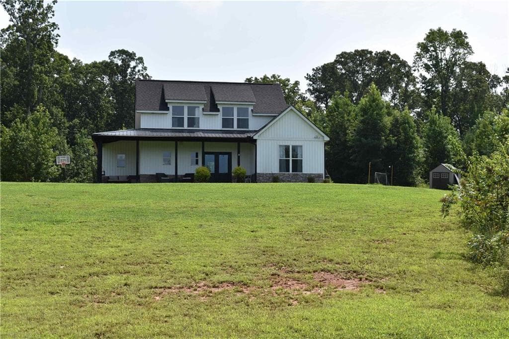 3 bedroom, 3 bathroom, 2,101 sq ft single family residence for sale at 533 Lively Road, Waco, GA 30182 — photo 3