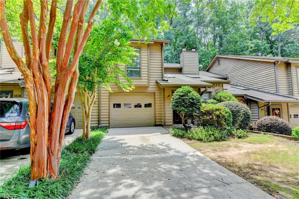 3 bedroom, 3 bathroom, 2,482 sq ft townhouse for sale at 1834 D Youville Lane, Atlanta, GA 30341 — photo 2