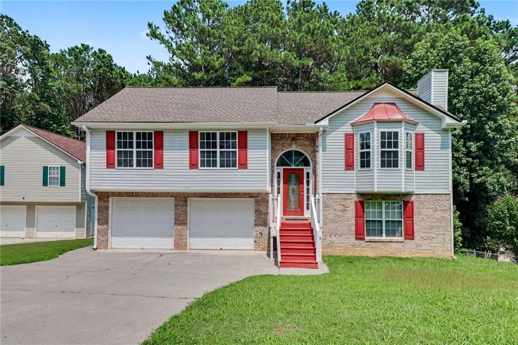 3 bedroom, 2 bathroom, 1,814 sq ft single family residence under contract at 18 Broadlands Drive, White, GA 30184