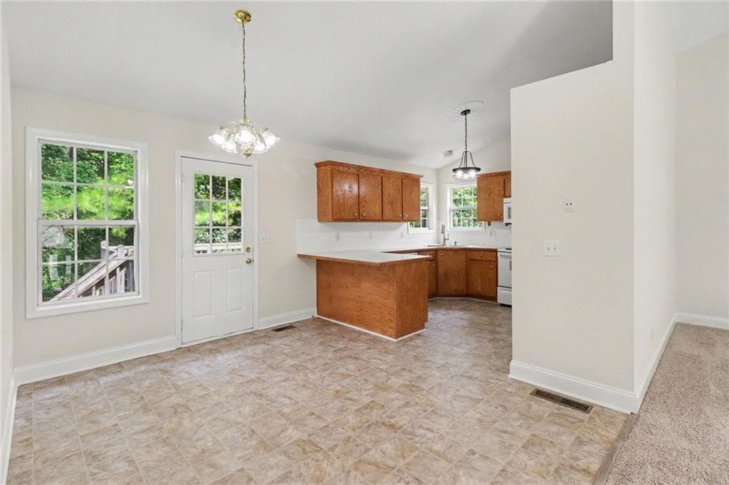 3 bedroom, 2 bathroom, 1,814 sq ft single family residence under contract at 18 Broadlands Drive, White, GA 30184 — photo 8