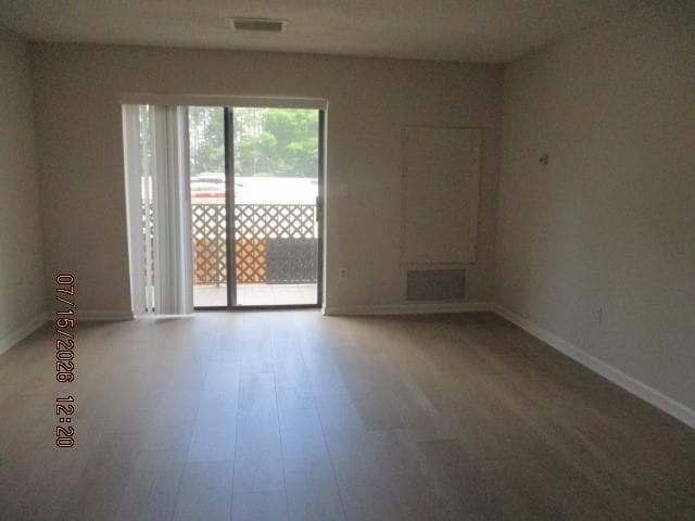 2 bedroom, 2 bathroom, 1,070 sq ft condominium for sale at 300 Johnson Ferry Road B113, Sandy Springs, GA 30328 — photo 2