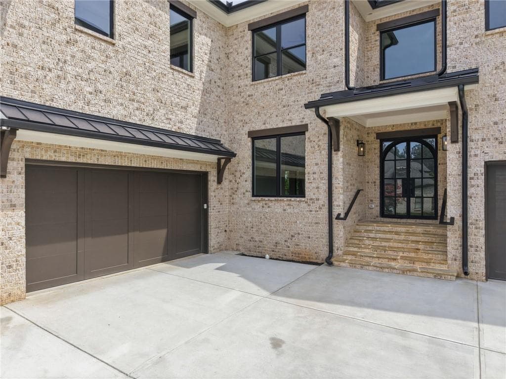 5 bedroom, 6 bathroom, 5,200 sq ft single family residence for sale at 12505 Rumson Court, Alpharetta, GA 30004 — photo 2
