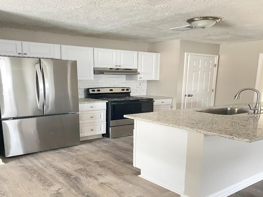 4 bedroom, 3 bathroom, 1,700 sq ft single family residence under contract at 8947 Yarmouth Drive, Jonesboro, GA 30238 — photo 4