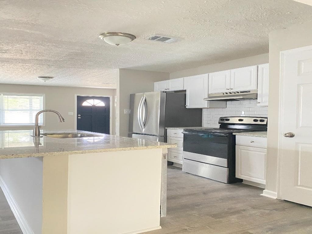 4 bedroom, 3 bathroom, 1,700 sq ft single family residence under contract at 8947 Yarmouth Drive, Jonesboro, GA 30238 — photo 5