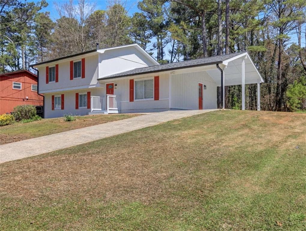 4 bedroom, 3 bathroom, 1,956 sq ft single family residence for sale at 7230 Connell Road, Fairburn, GA 30213 — photo 2