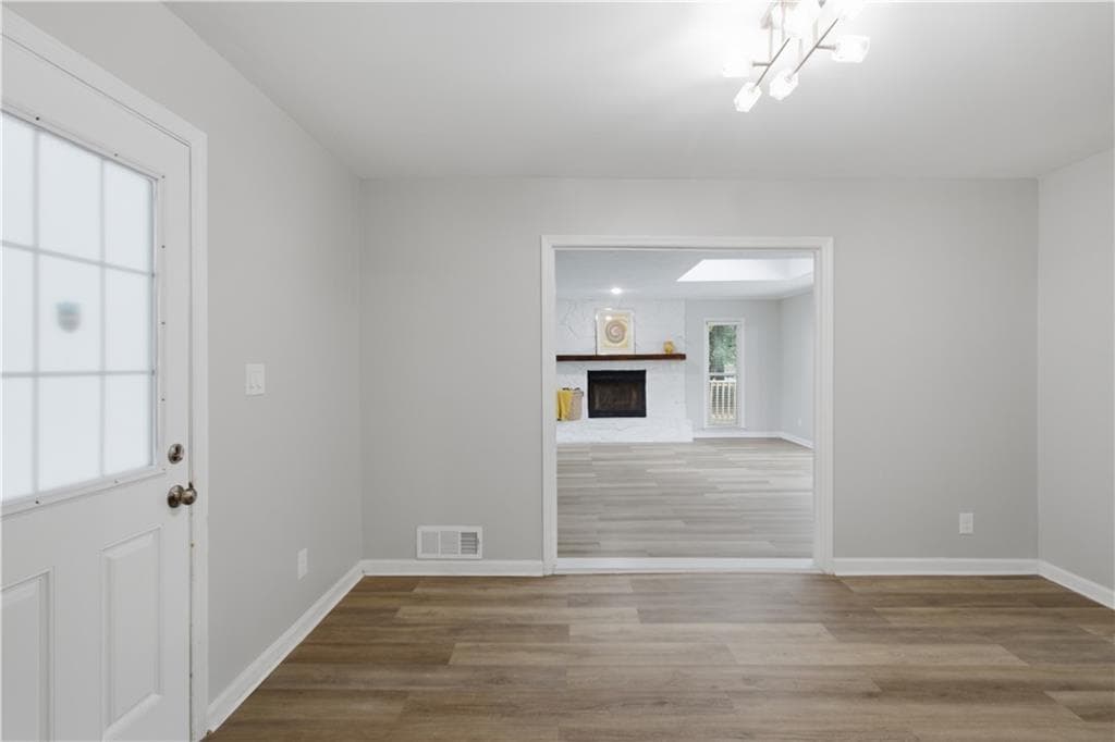 3 bedroom, 3 bathroom, 1,595 sq ft single family residence for sale at 2725 Bradmoor Way, Decatur, GA 30034 — photo 3