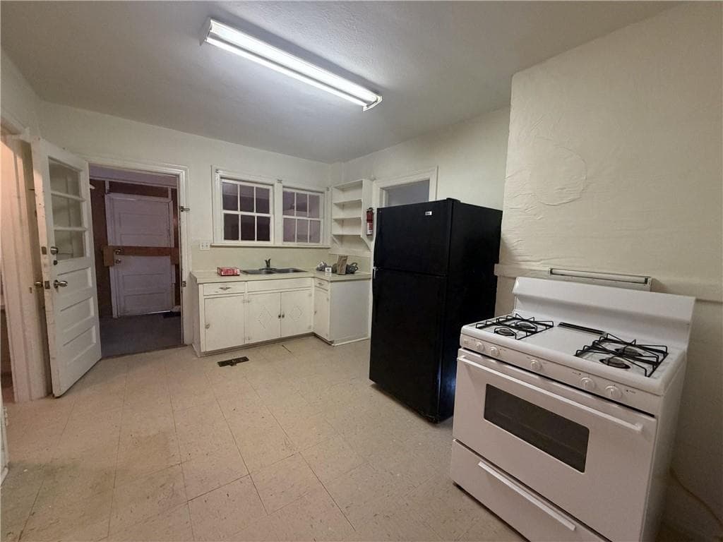 3 bedroom, 2 bathroom single family residence for rent at 2353 Shelby Street, Columbus, GA 31903 for $1,200 a month — photo 6