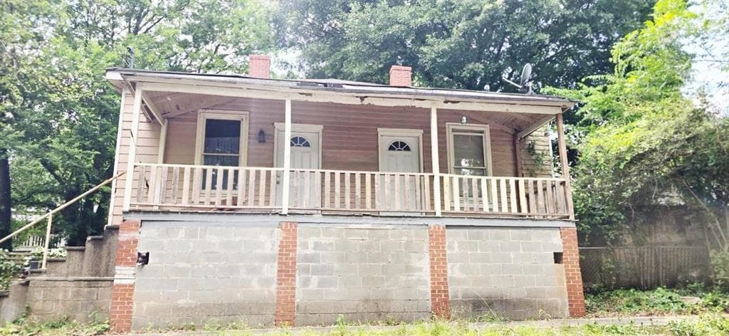 2 bedroom, 1 bathroom, 1,008 sq ft single family residence for sale at 7 Magnolia Street, Porterdale, GA 30014