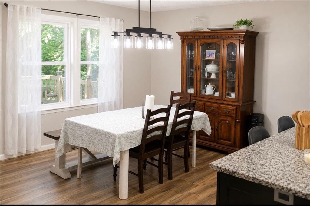 3 bedroom, 2 bathroom, 2,393 sq ft single family residence for sale at 7970 Sweetwater Drive, Douglasville, GA 30135 — photo 6