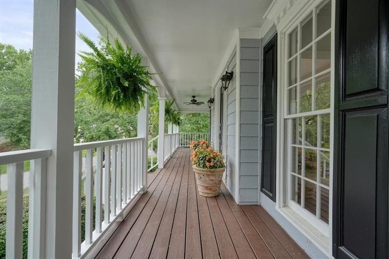5 bedroom, 4 bathroom, 3,644 sq ft single family residence under contract at 1011 Fairway Valley Drive, Woodstock, GA 30189 — photo 4
