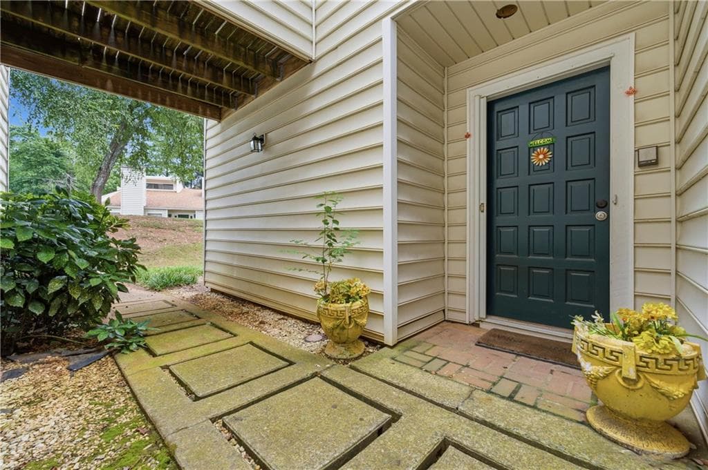 3 bedroom, 3 bathroom, 1,780 sq ft townhouse for sale at 605 Serramonte Drive, Marietta, GA 30068 — photo 3