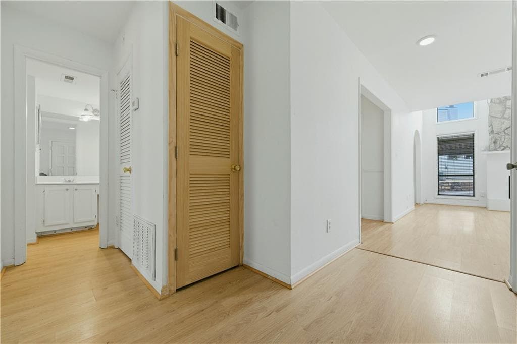 3 bedroom, 3 bathroom, 1,780 sq ft townhouse for sale at 605 Serramonte Drive, Marietta, GA 30068 — photo 4