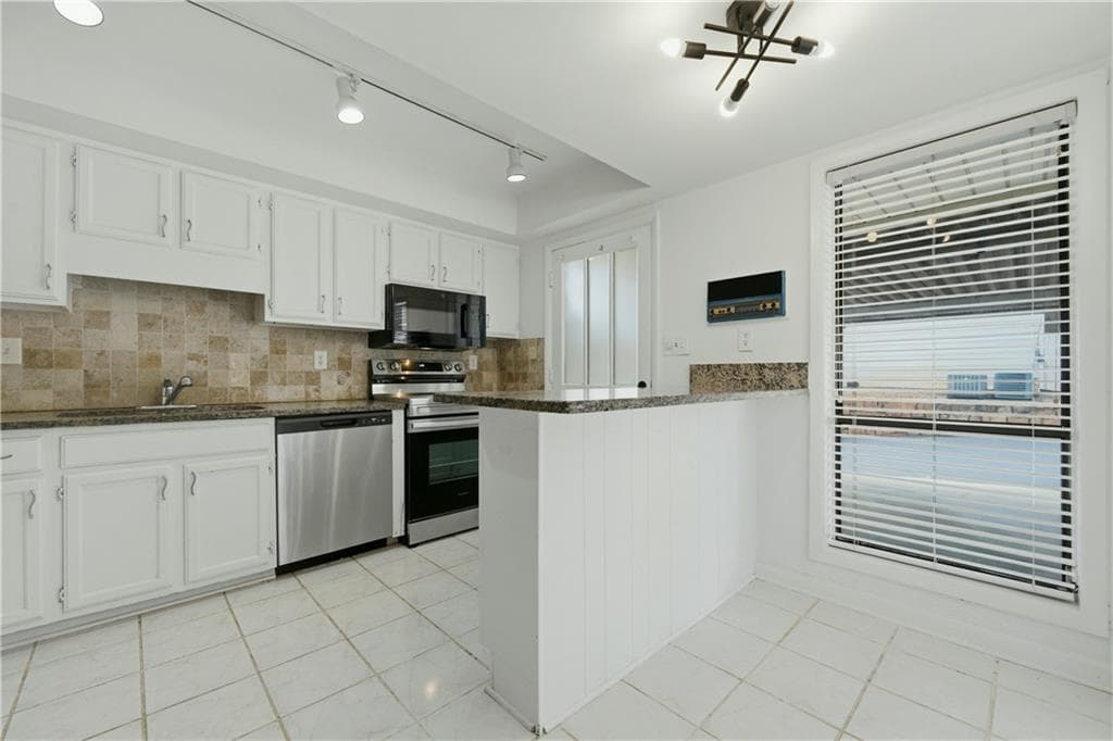3 bedroom, 3 bathroom, 1,780 sq ft townhouse for sale at 605 Serramonte Drive, Marietta, GA 30068 — photo 9