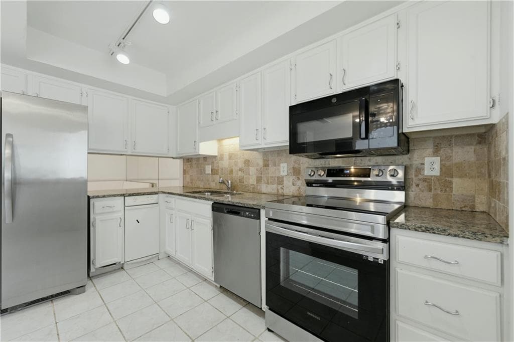 3 bedroom, 3 bathroom, 1,780 sq ft townhouse for sale at 605 Serramonte Drive, Marietta, GA 30068 — photo 10