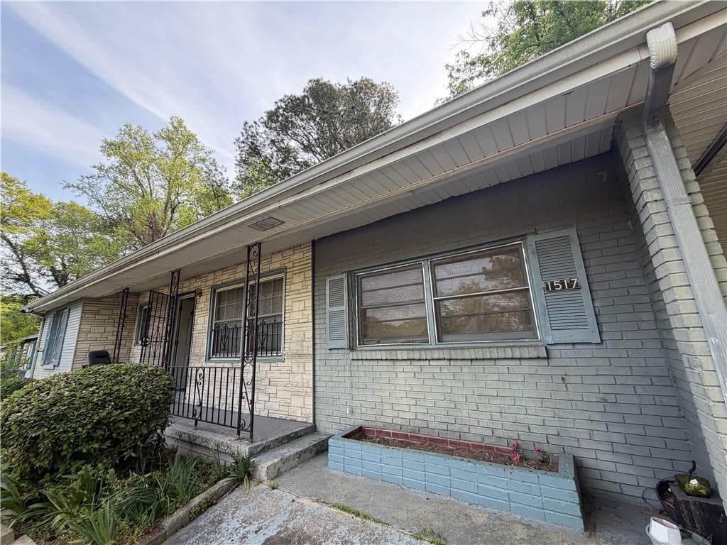 3 bedroom, 1 bathroom, 1,202 sq ft single family residence under contract at 1517 Glenrock Drive, Atlanta, GA 30318 — photo 5