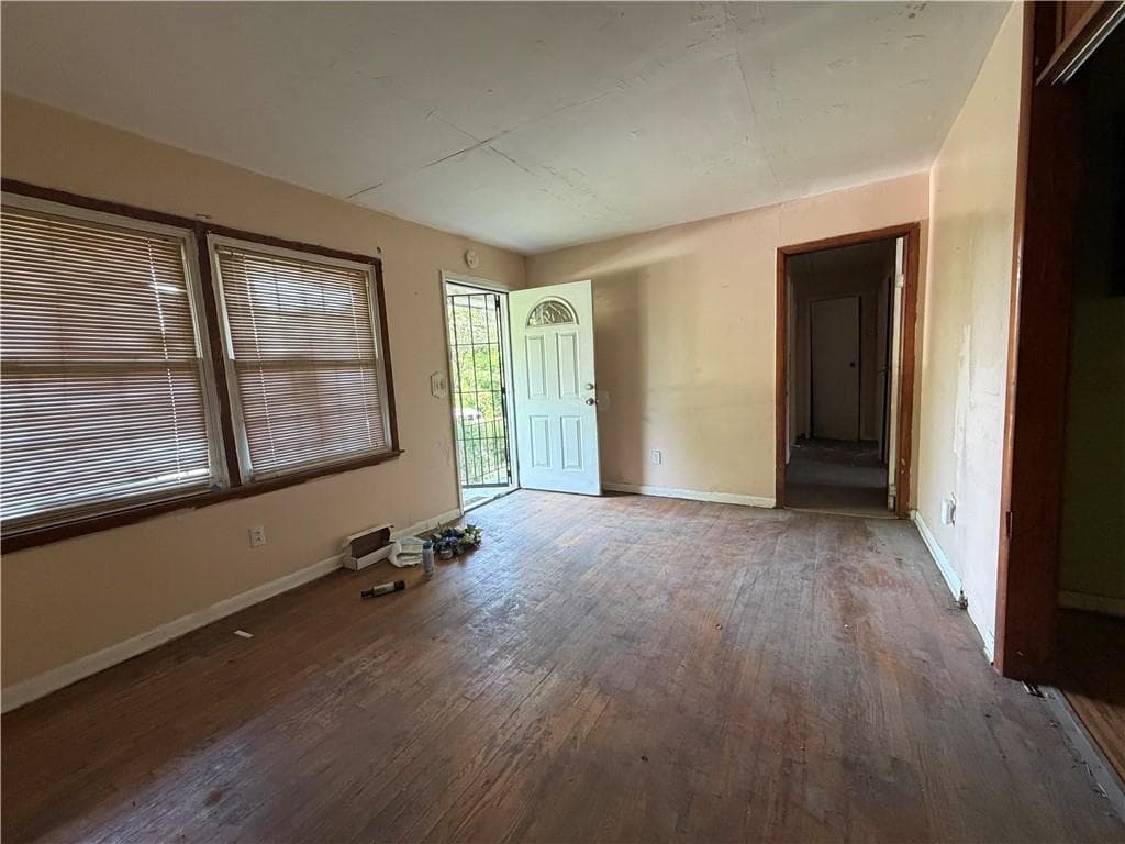3 bedroom, 1 bathroom, 1,202 sq ft single family residence under contract at 1517 Glenrock Drive, Atlanta, GA 30318 — photo 8