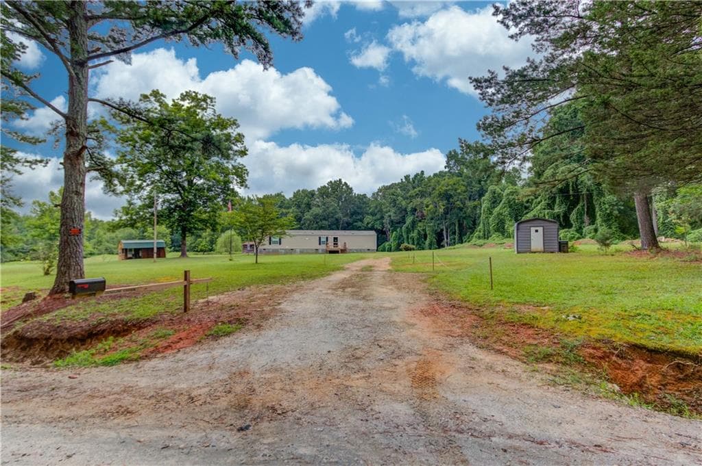 3 bedroom, 2 bathroom, 902 sq ft single family residence for sale at 492 Gumlog Creek, Martin, GA 30557 — photo 4