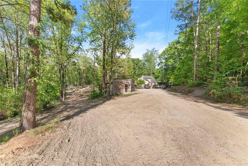 3 bedroom, 2 bathroom multi family for sale at 360 Davenport Road, Braselton, GA 30517 — photo 9