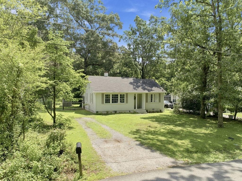 2 bedroom, 1 bathroom, 926 sq ft single family residence for sale at 608 Briarwood Circle, Rome, GA 30165 — photo 3