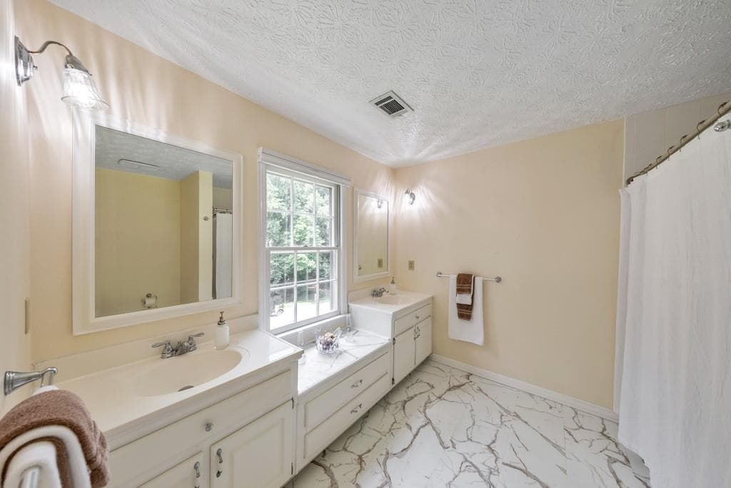 5 bedroom, 4 bathroom, 3,580 sq ft single family residence for sale at 11675 Highland Colony Drive, Roswell, GA 30075 — photo 6