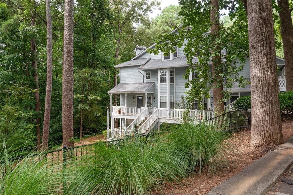 3 bedroom, 2 bathroom, 1,587 sq ft condominium for sale at 4080 Riverlook Parkway 201, Marietta, GA 30067 — photo 3