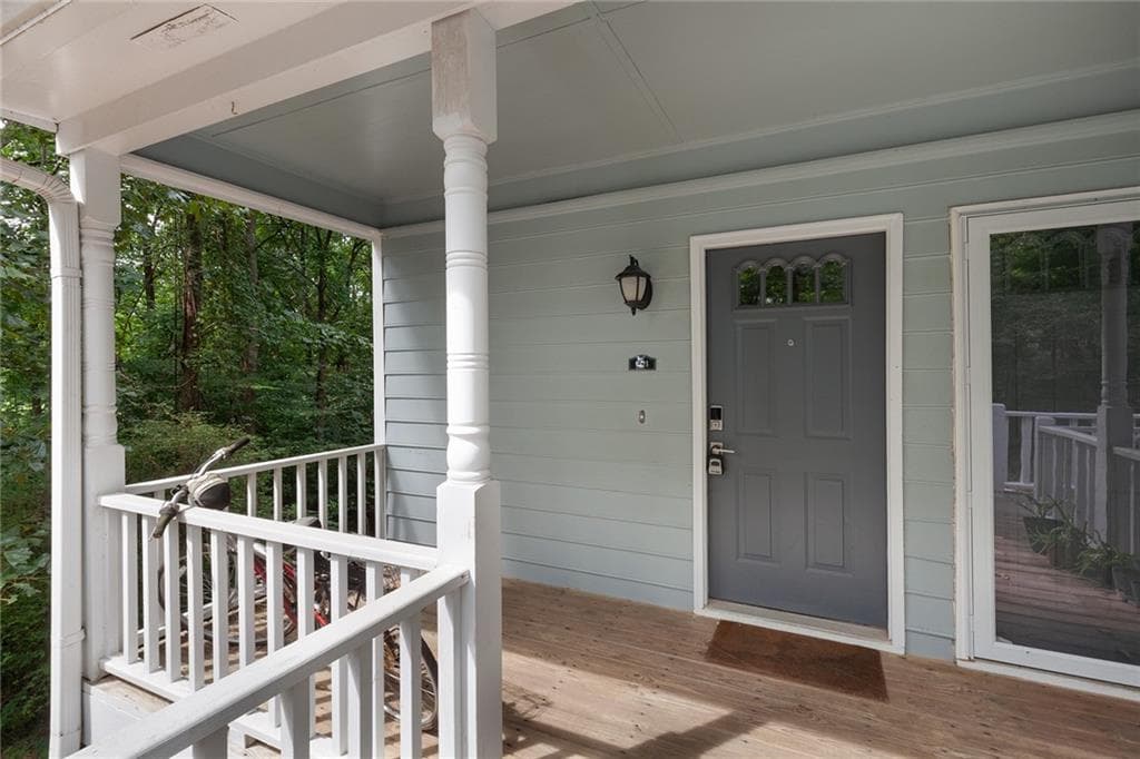 3 bedroom, 2 bathroom, 1,587 sq ft condominium for sale at 4080 Riverlook Parkway 201, Marietta, GA 30067 — photo 1 of 37